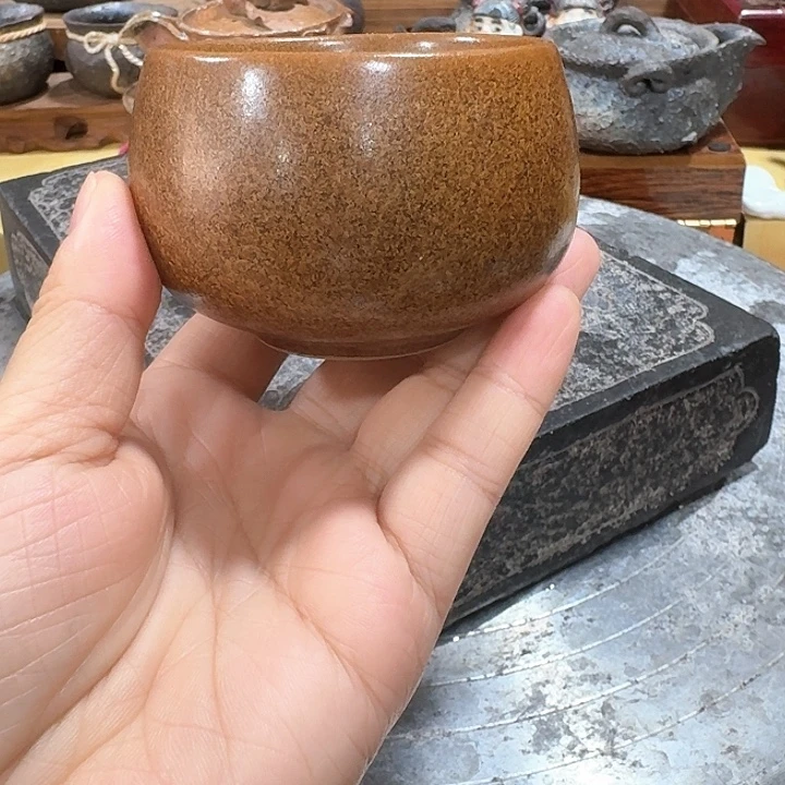 主人杯一个，瓷。。品茗瓷
