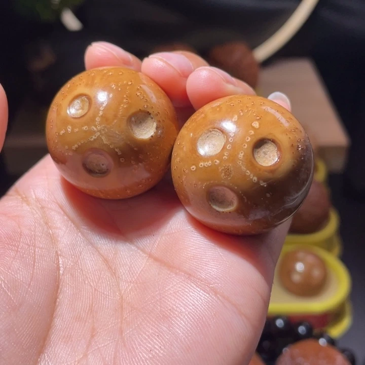 文玩核桃吊坠紫金鼠手球