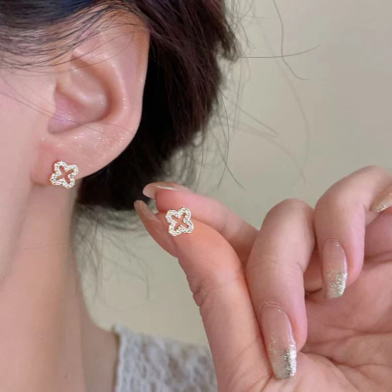 铜合金耳饰 四叶草耳钉女免摘养耳洞耳环轻奢小巧精致耳饰P1020