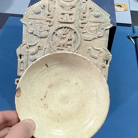 摆件闲**鹤瓷器中出土着瓷器最精美珍贵而