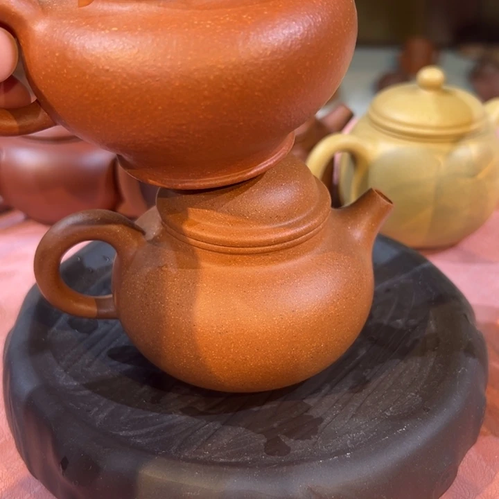 巷***一紫砂茶案降坡多只和五彩容天200cc