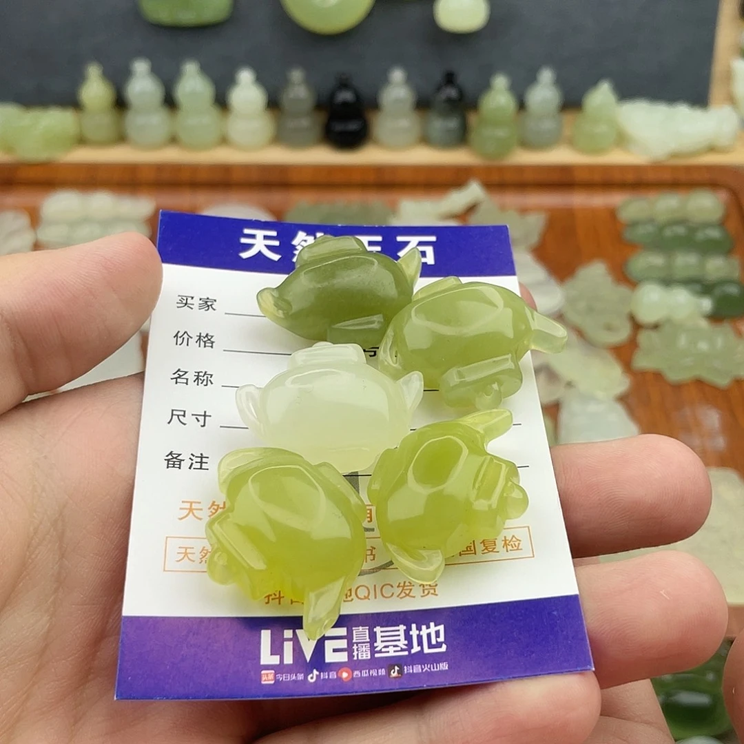 蛇纹石玉合金颈饰巴巴壶