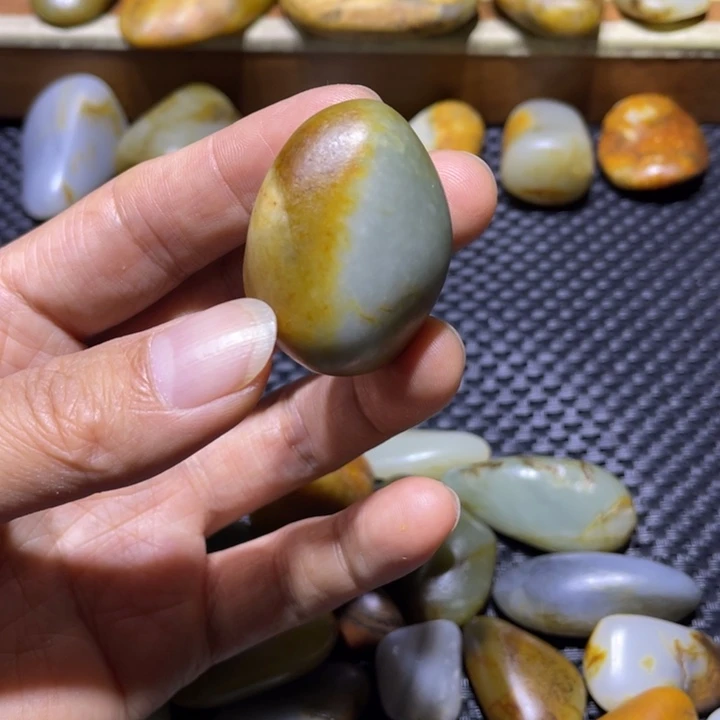 和田玉未镶嵌珠宝奇石