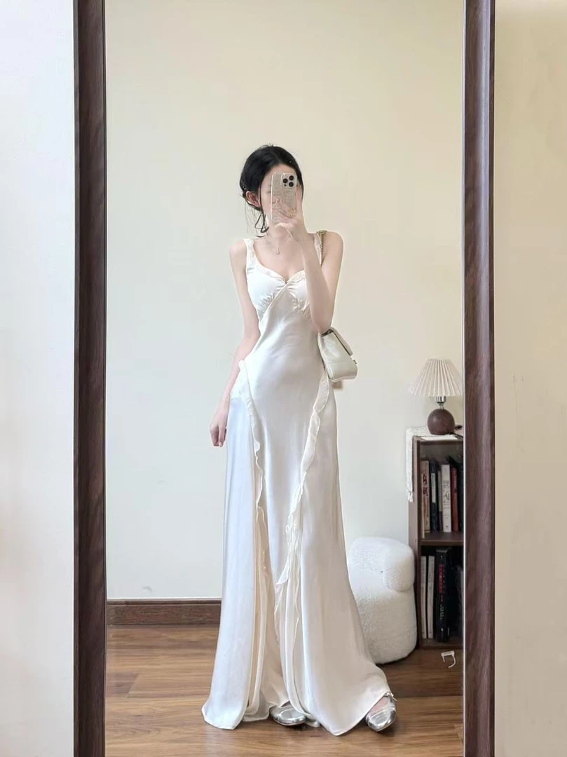 2025春夏新款法式气质清冷感荷叶边吊带连衣裙露背斜裁气质长裙