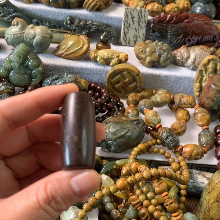 未镶嵌岫岩河磨玉（透闪石质玉）把件