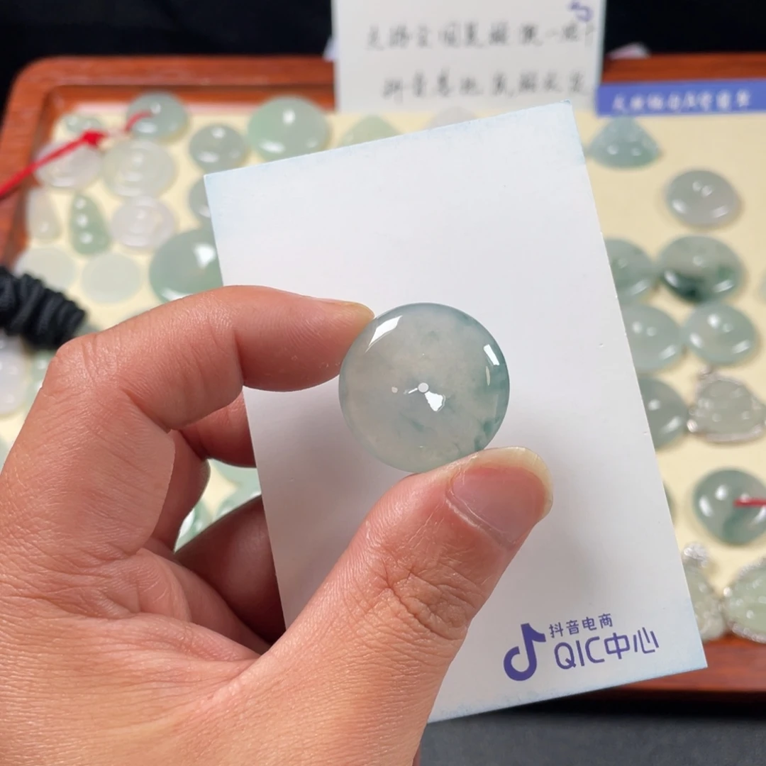 翡翠未镶嵌颈饰56678888655677