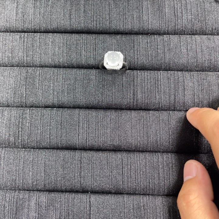 石英质玉未镶嵌颈饰