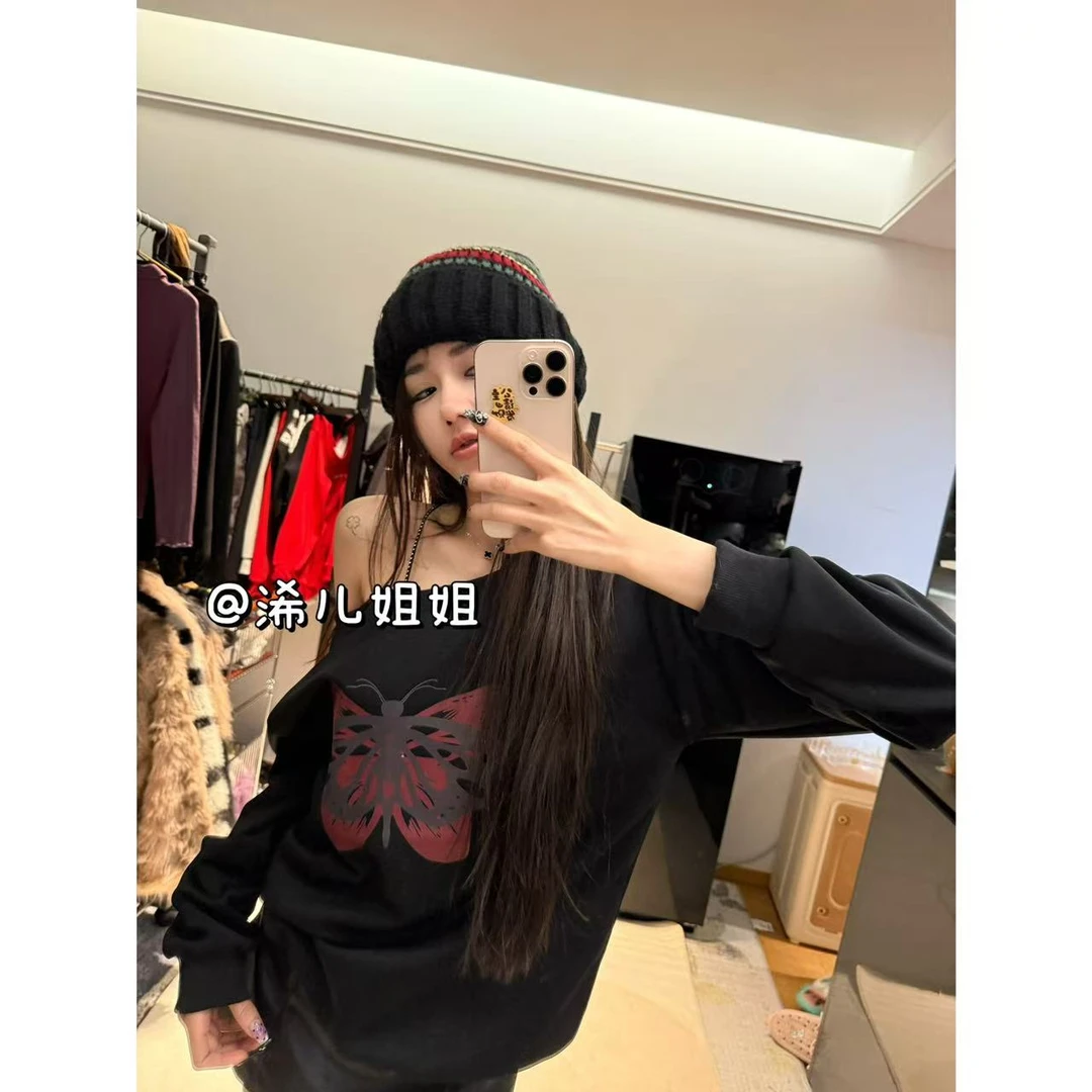 （浠儿姐姐）黑色宽松慵懒感美式复古印花斜肩卫衣女秋冬宽松上衣