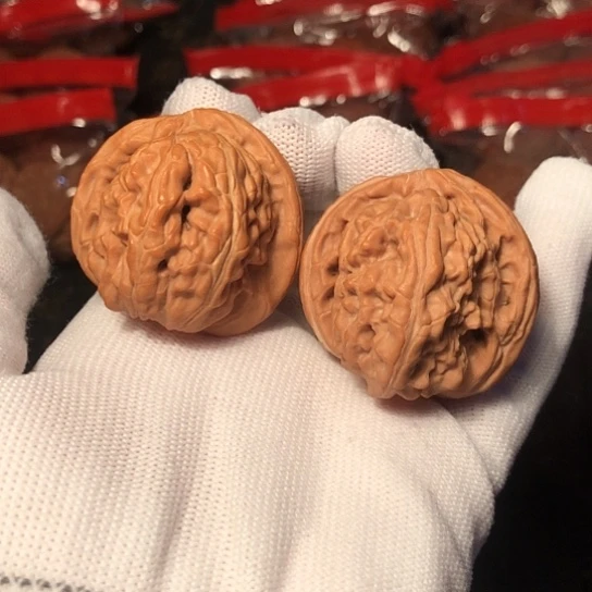 把件文玩核桃白狮子异形