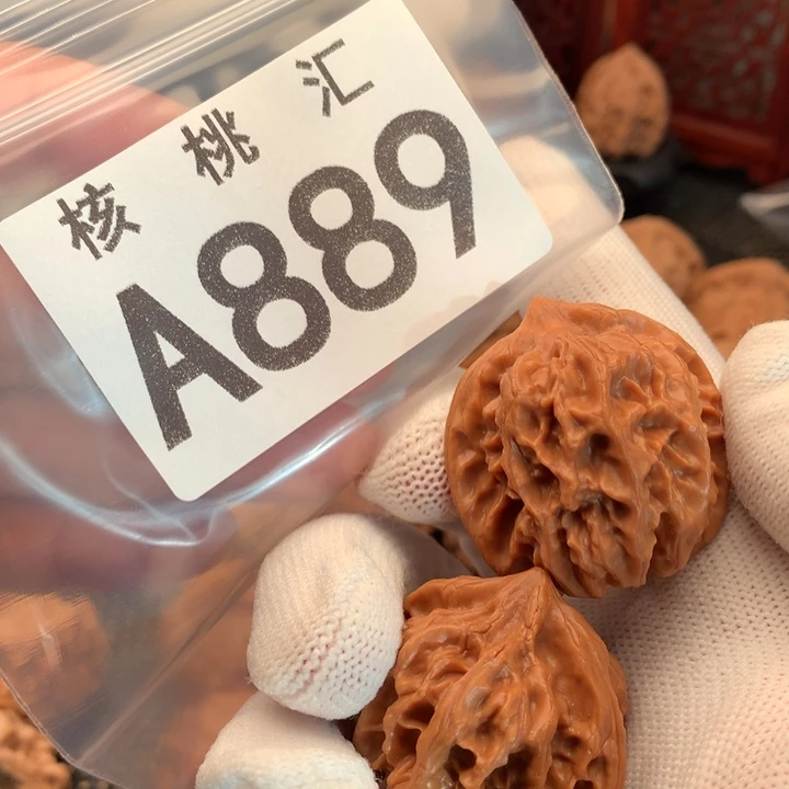 文玩核桃吊坠奶龙36