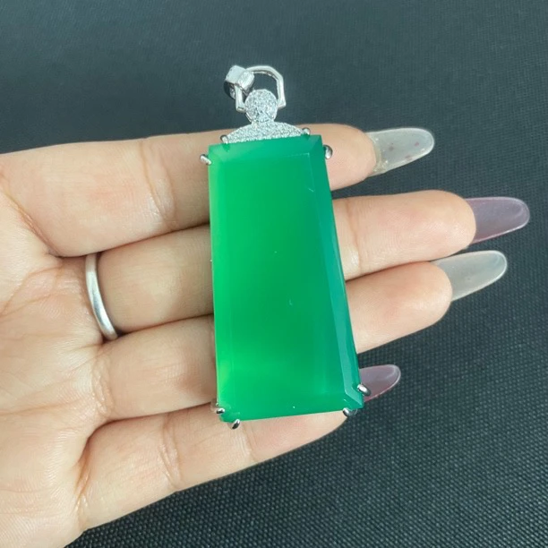 【天意珠宝阁】甄选优质苹果绿玛瑙梯形无事牌吊坠