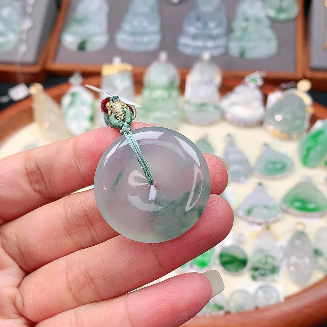 颈饰未镶嵌翡翠平安扣