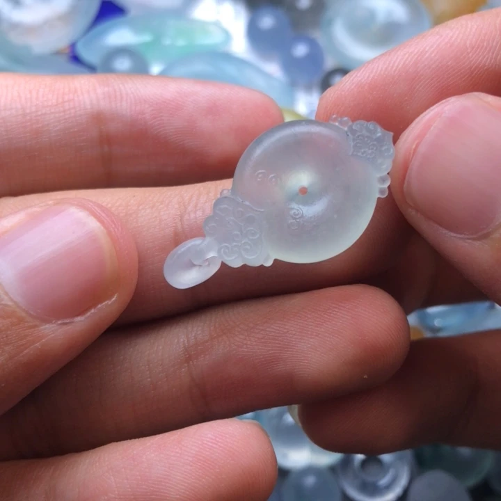 定制翡翠未镶嵌挂件