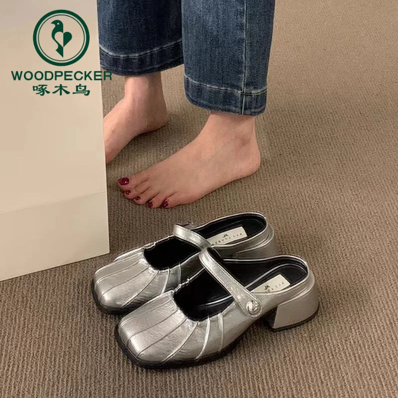 啄木鸟高级感银色包头半拖鞋女2025年春季新款懒人一脚蹬粗跟单鞋