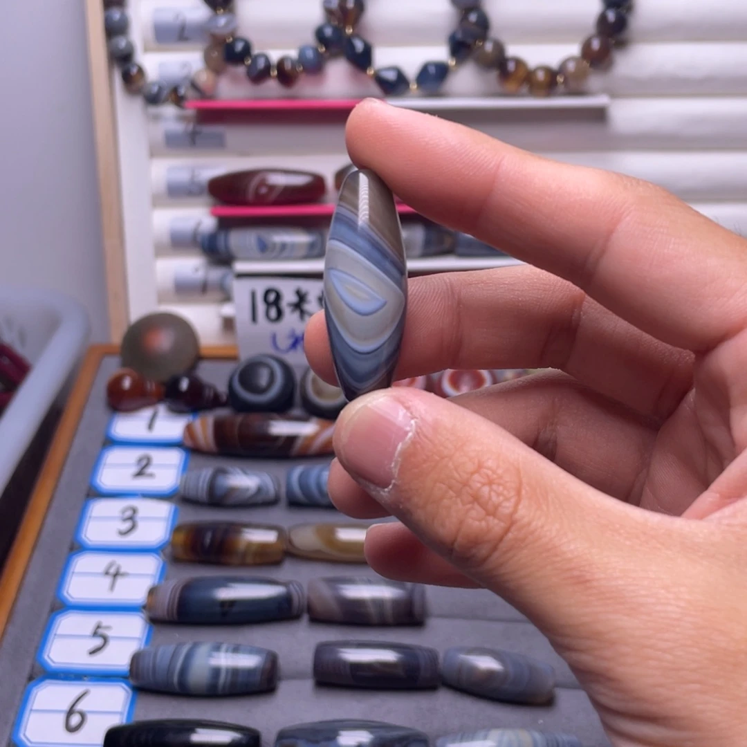 小***兔玛瑙/玉髓合金颈饰