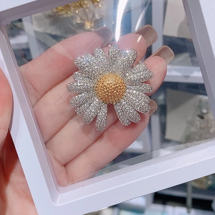 锆石铜合金小雏菊胸针