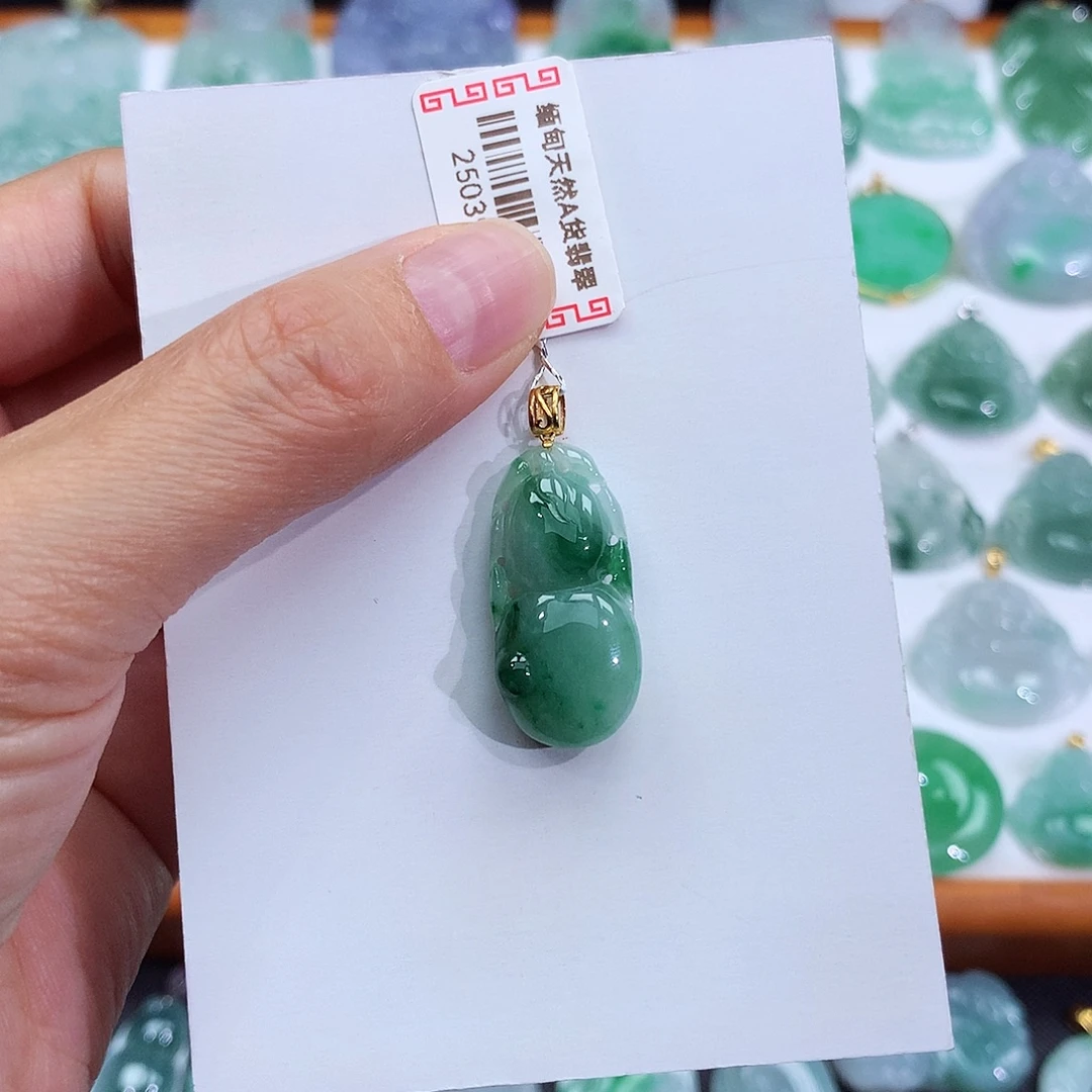 翡翠18K金镶嵌颈饰翡翠吊坠