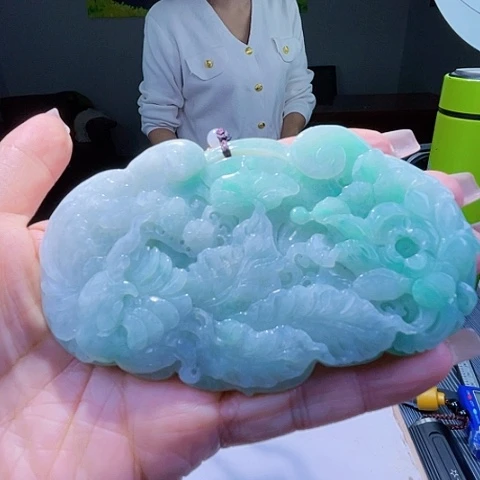 颈饰未镶嵌翡翠一个