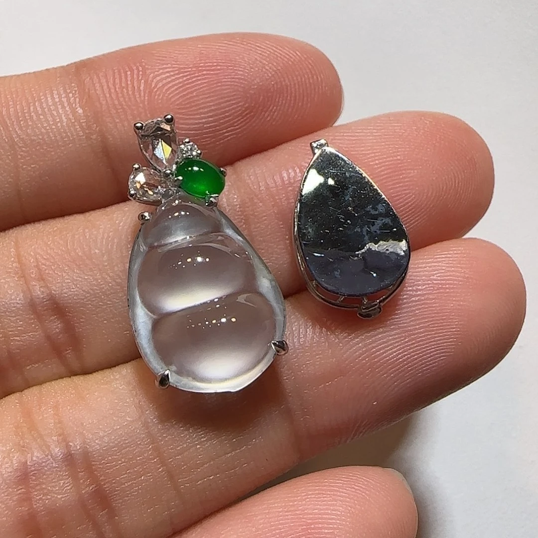 翡翠18K金镶嵌吊坠(不含链)福豆