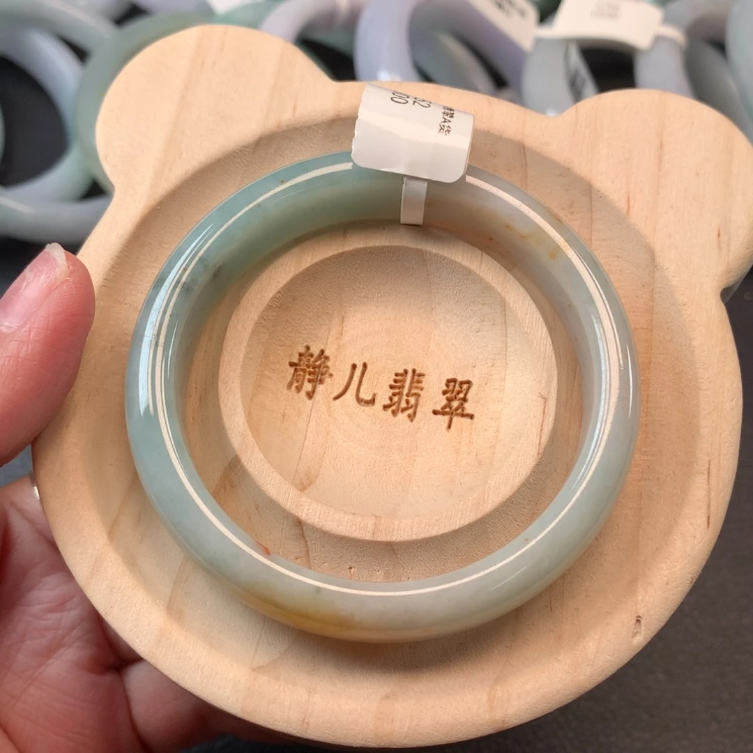 翡翠手镯未镶嵌52圈口