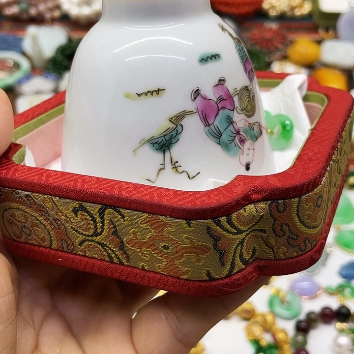 蝴***蝶青花彩绘小主人杯子