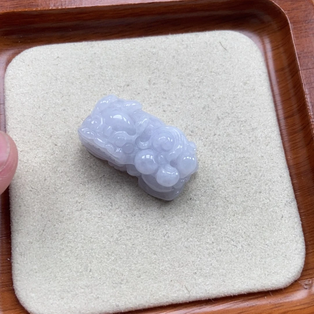 翡翠未镶嵌颈饰霸王