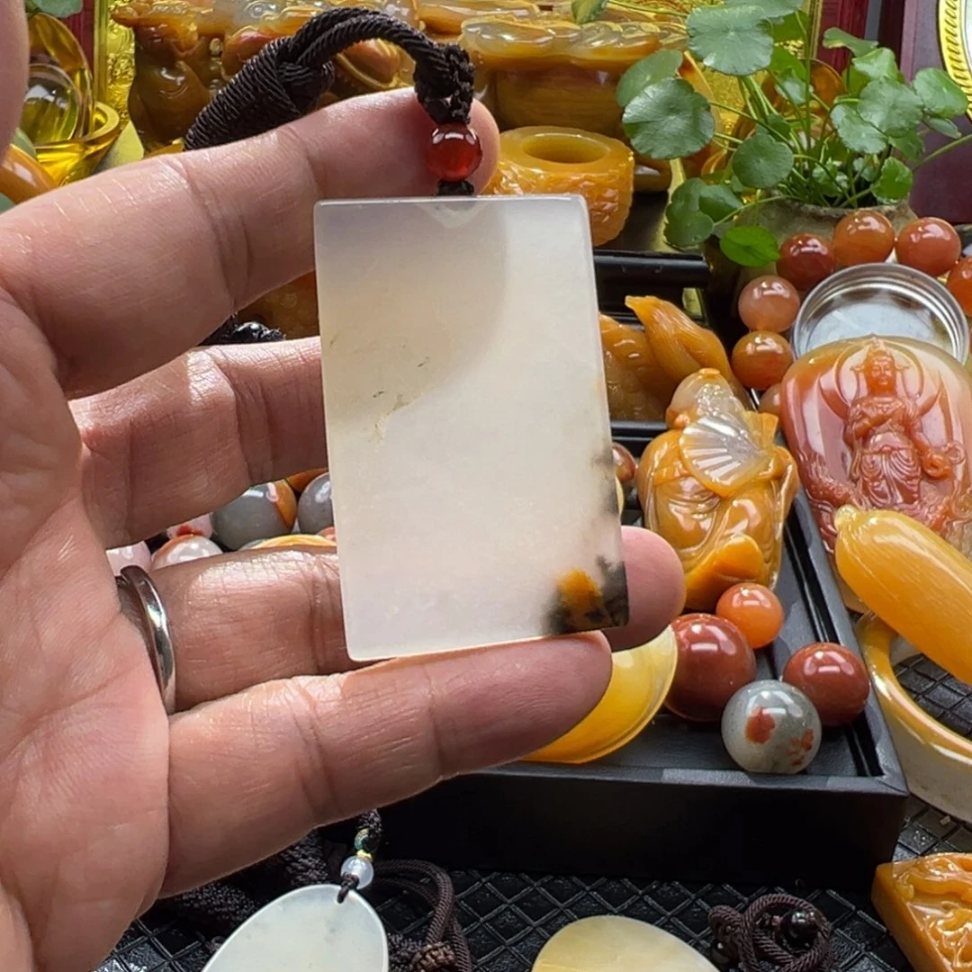 石英质玉未镶嵌颈饰