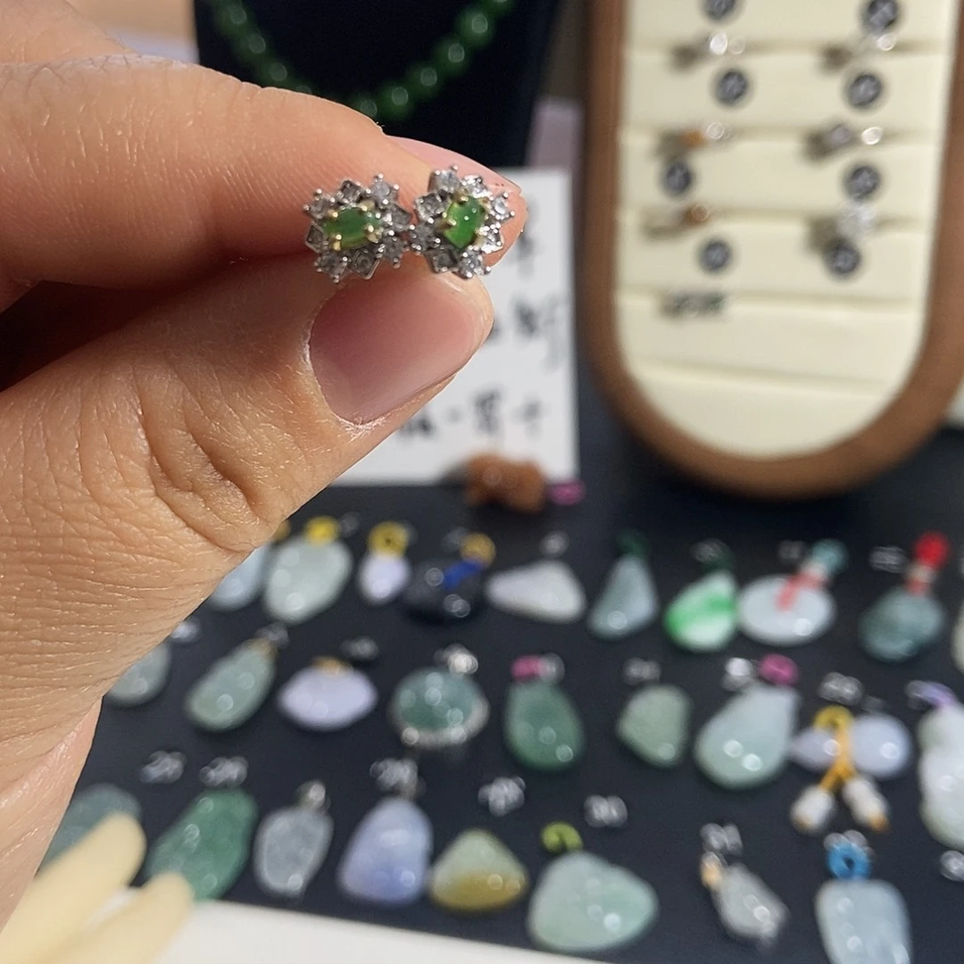 翡翠未镶嵌颈饰50