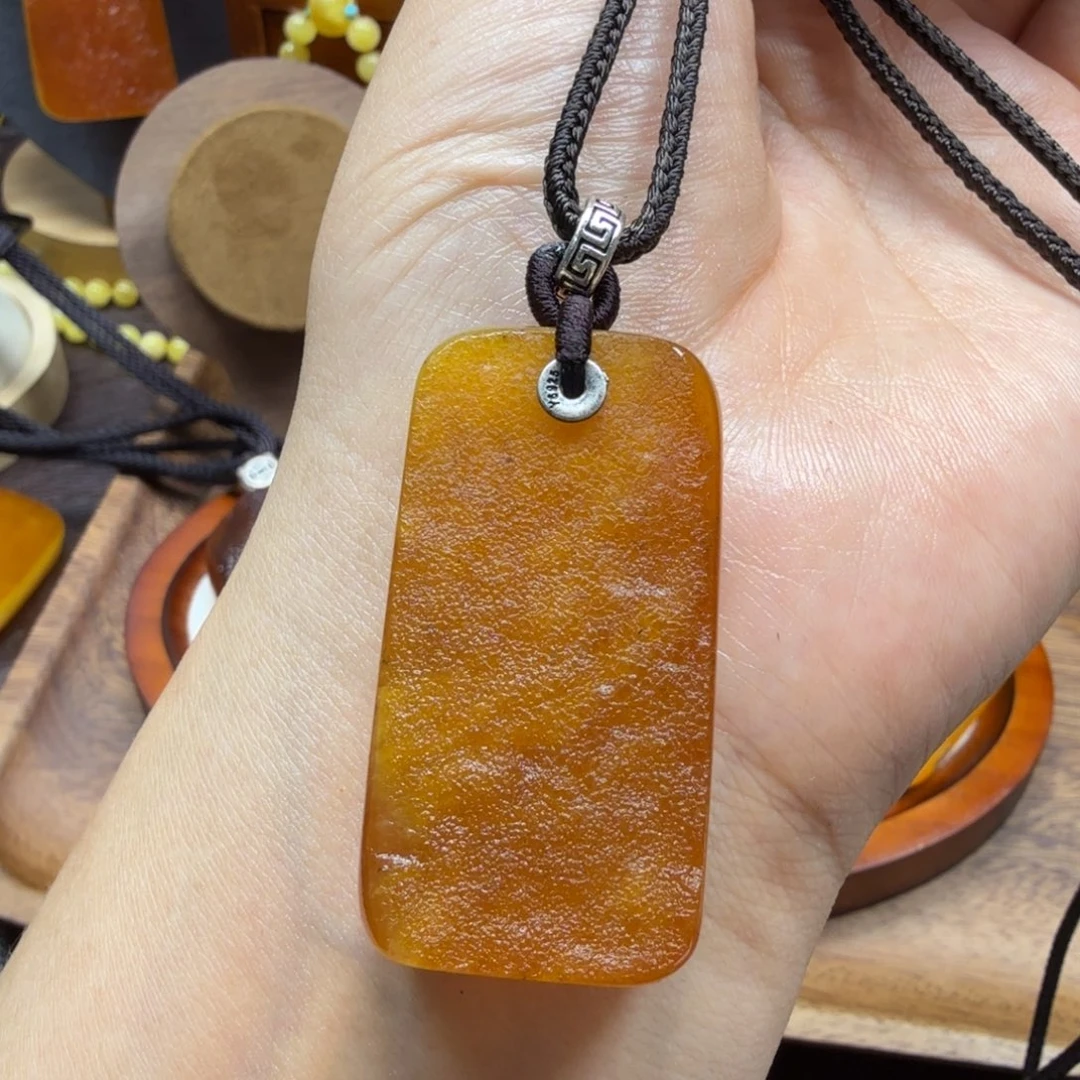 未镶嵌吊坠(赠链)琥珀