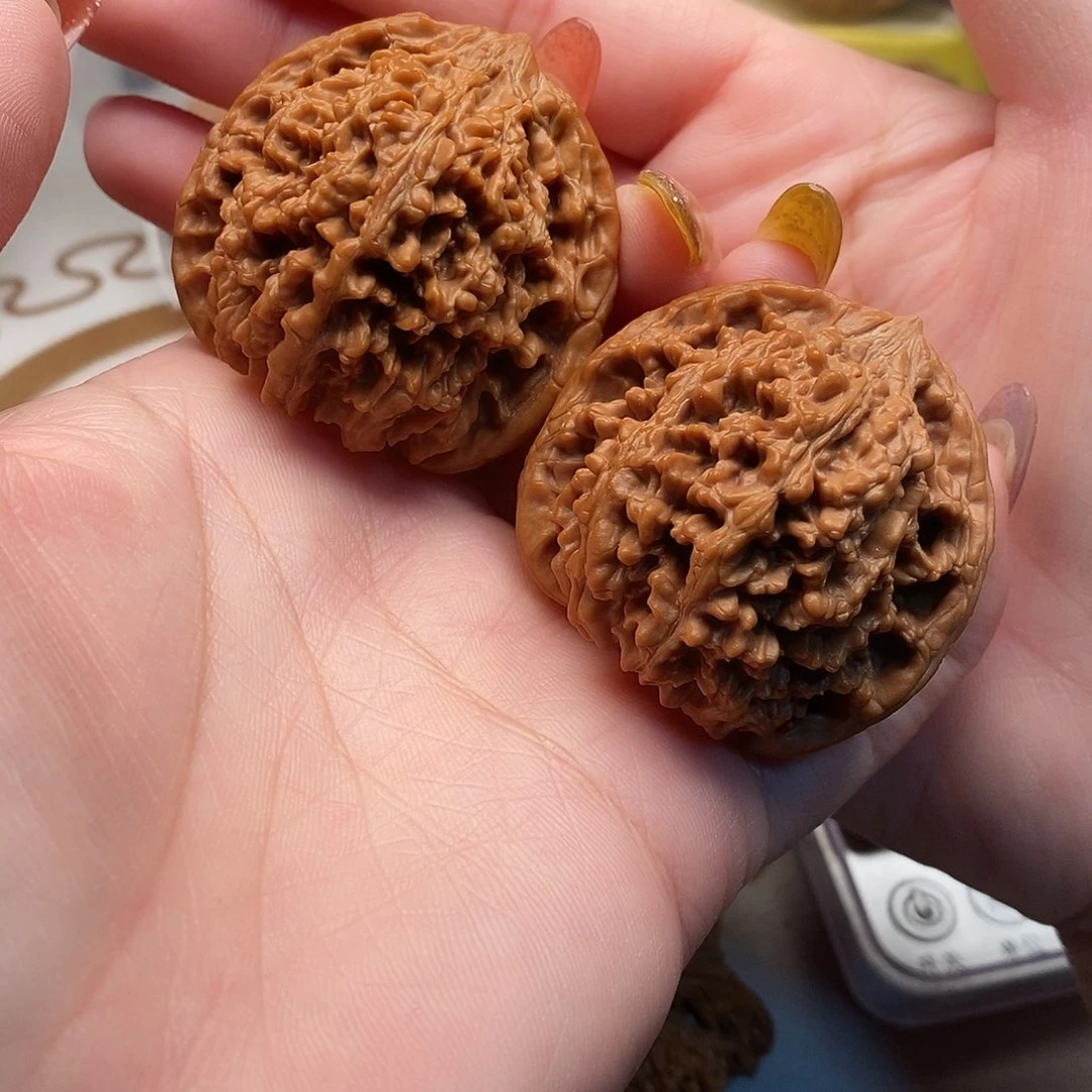 赵***學桃核把件45尺满天星一对