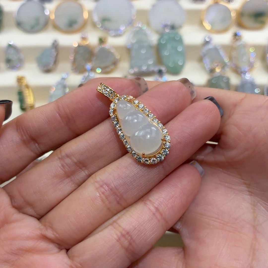 翡翠银S925镶嵌颈饰豆子吊坠