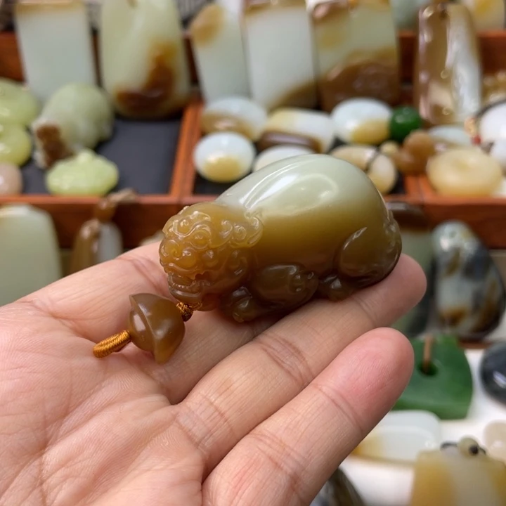 和田玉未镶嵌颈饰