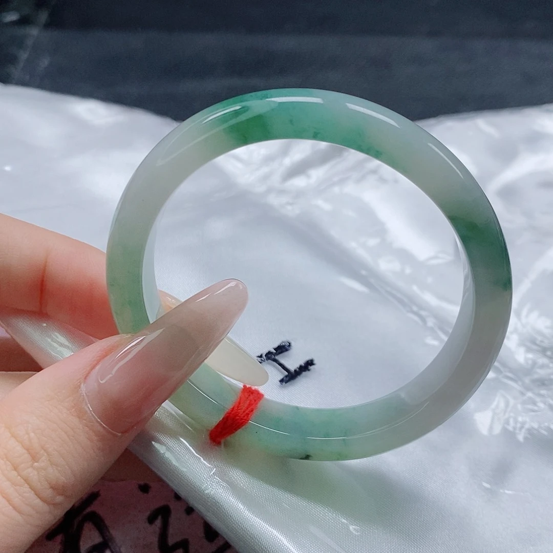 【闪购商品】未镶嵌手镯（贵妃镯）翡翠470号