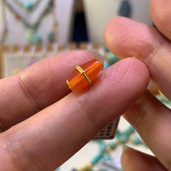 南红玛瑙18K金镶嵌配珠