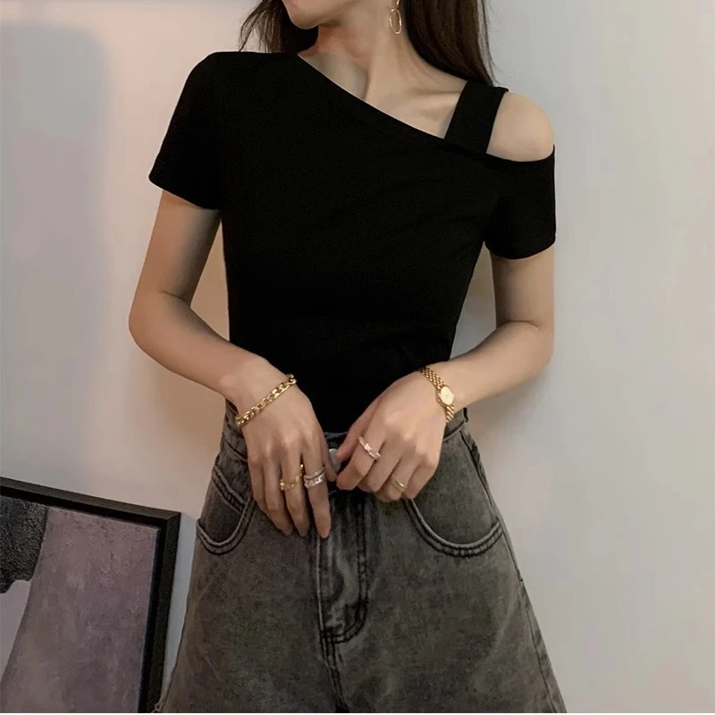 黑色一字肩上衣斜领短袖女夏季25新款露肩性感锁骨设计感小众恤