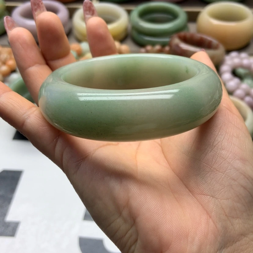 【闪购商品】石英质玉手镯未镶嵌妞*