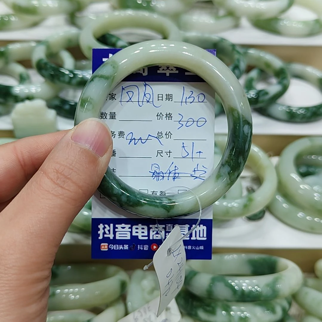 透闪石-蛇纹石玉手镯未镶嵌凤*