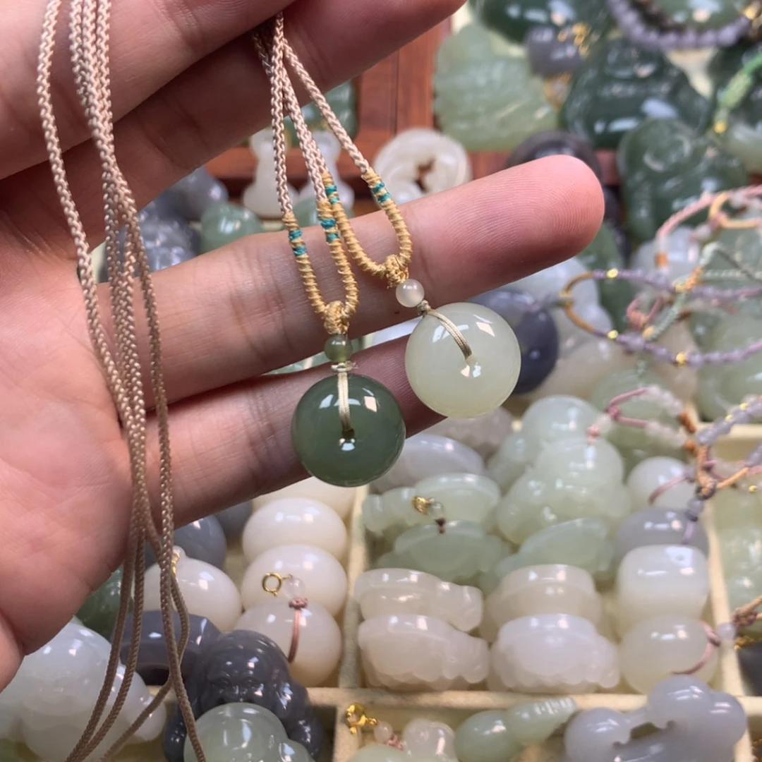 【闪购商品】颈饰未镶嵌和田玉
