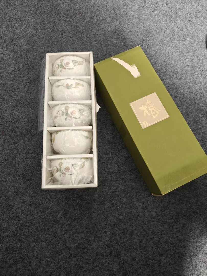 A027保谷谨制-椿系列高端骨瓷茶杯 ，瓷质润滑 ，精工内外绘画片