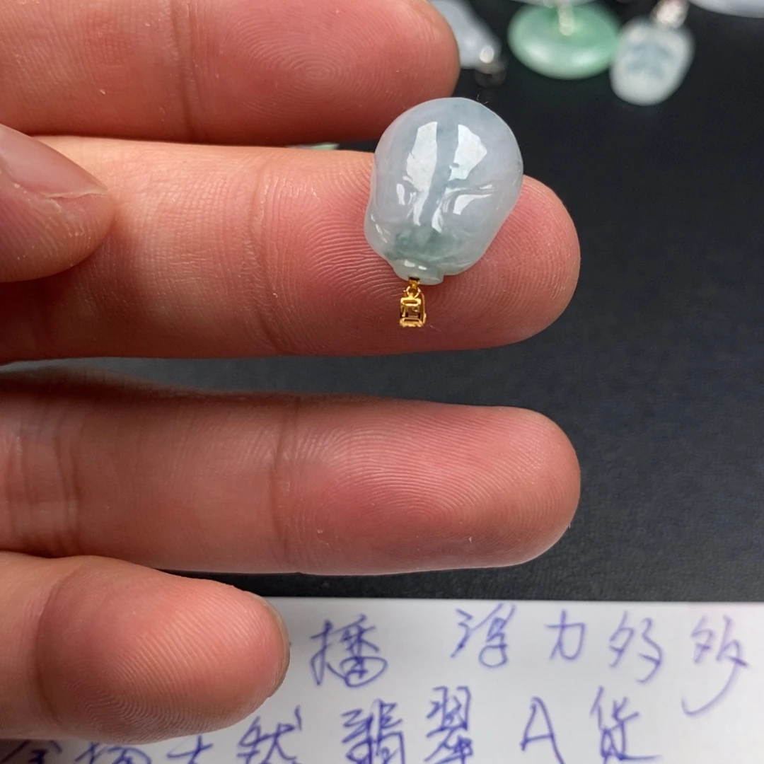 颈饰18K金镶嵌翡翠