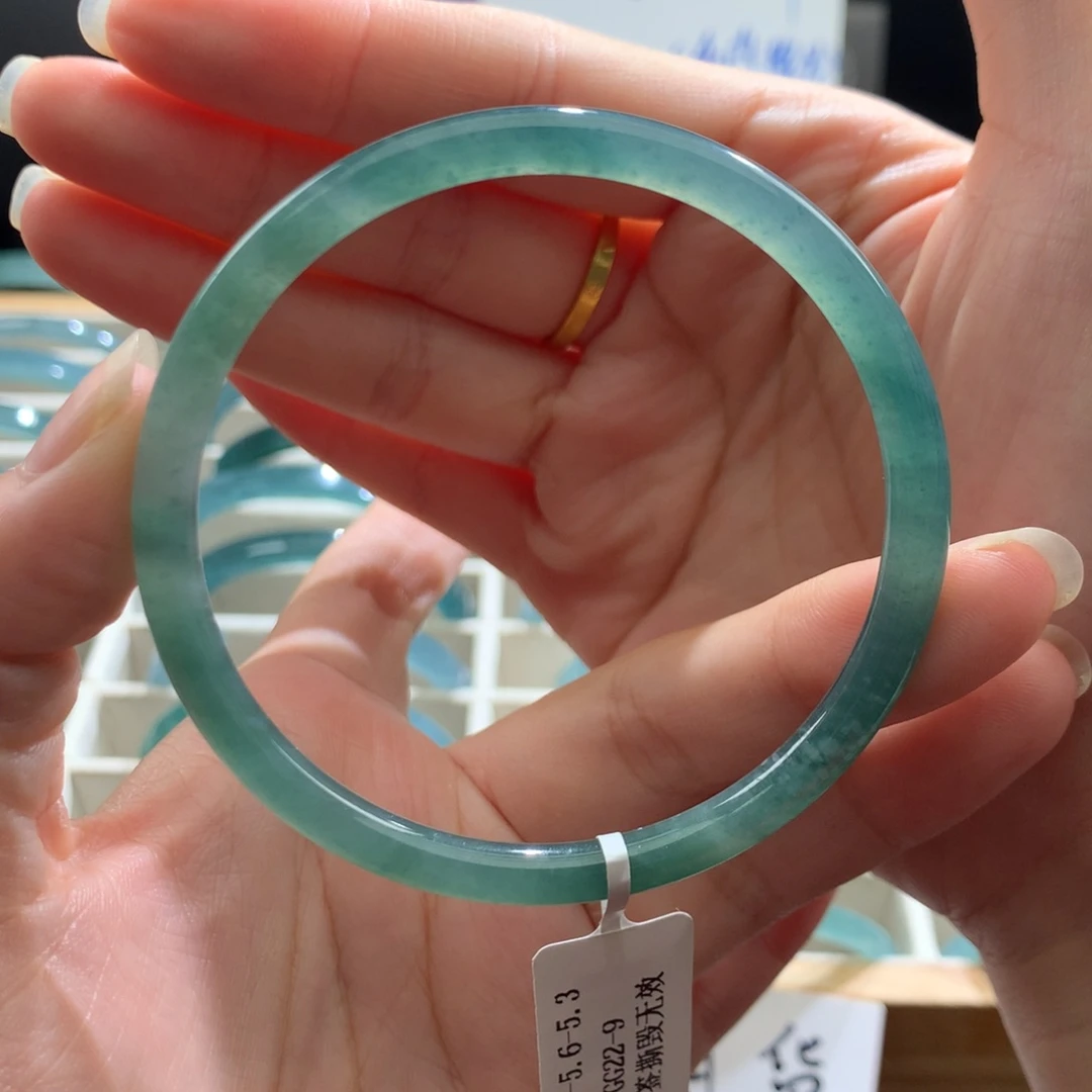 翡翠未镶嵌手镯纯天然