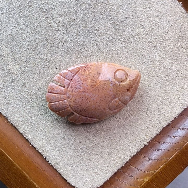 硅化玉颈饰未镶嵌