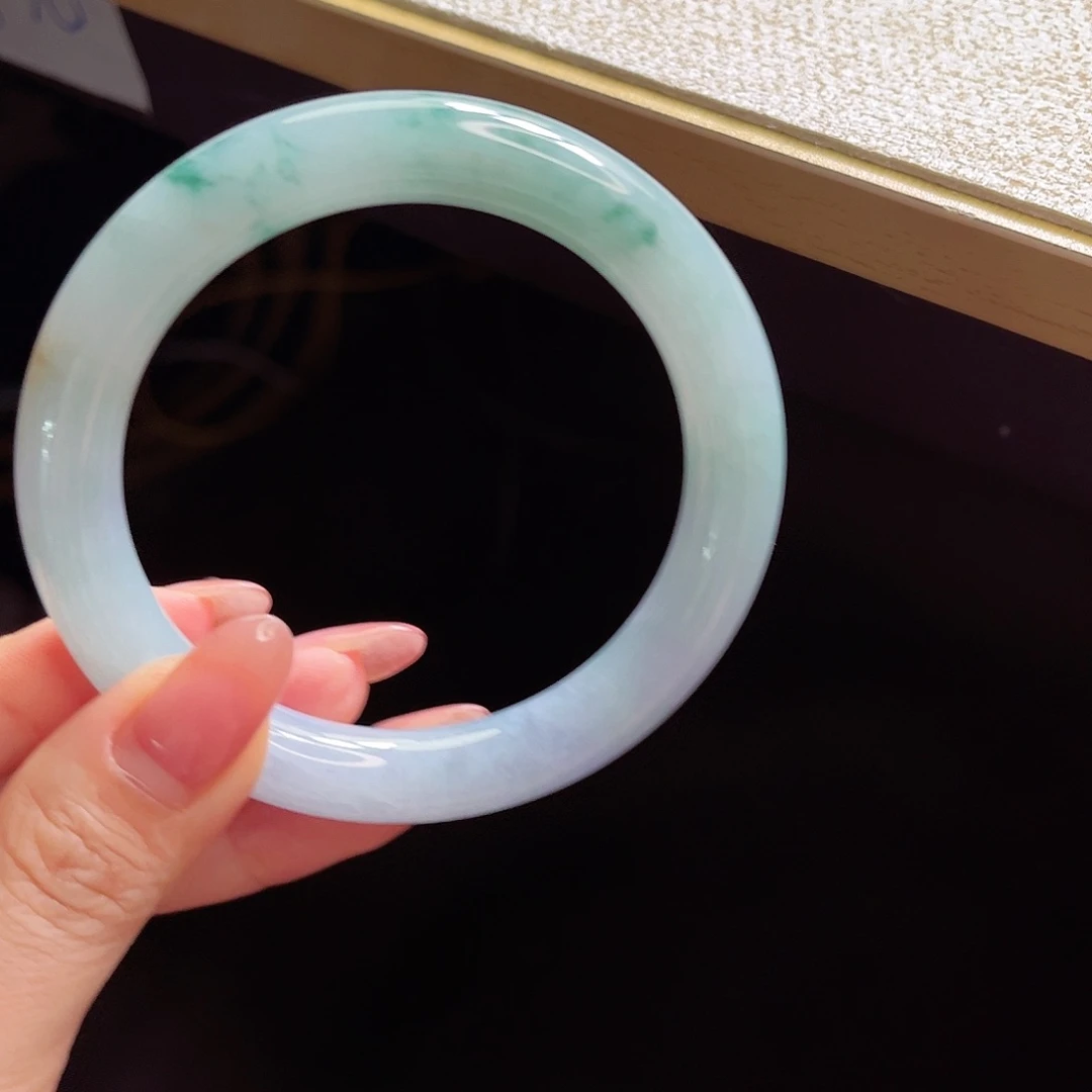 翡翠手镯未镶嵌手镯