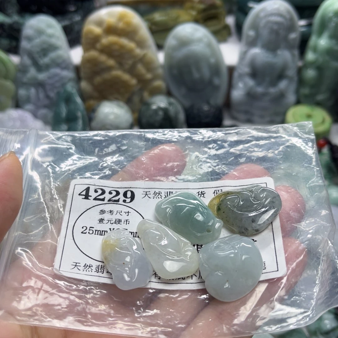 翡翠未镶嵌颈饰4229