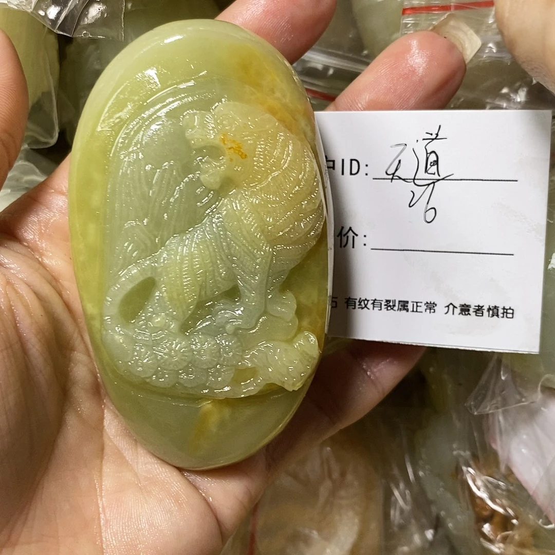 石材天**勤古青石手把件