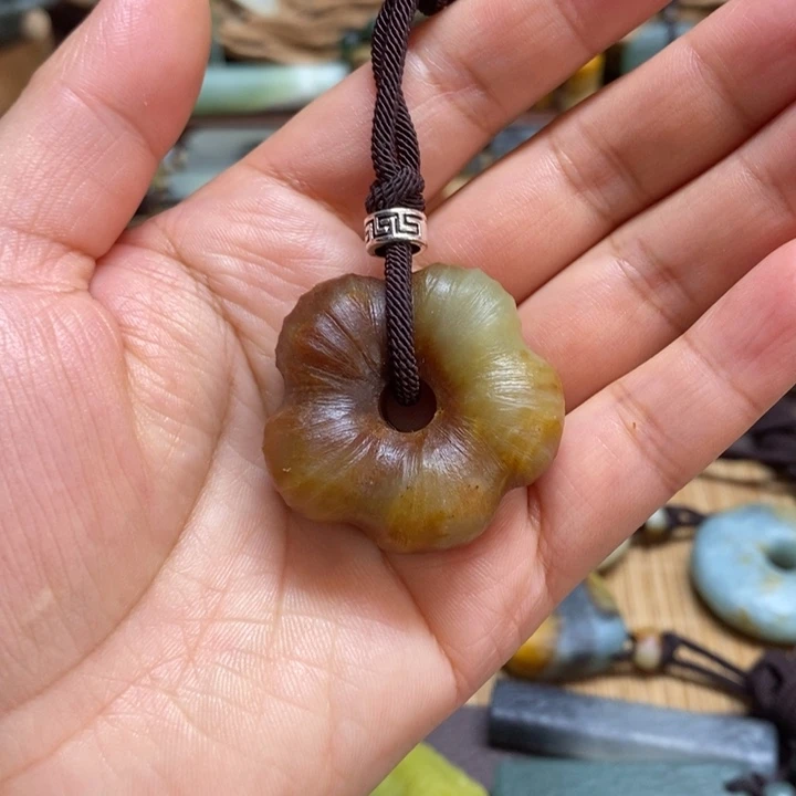 蛇纹石玉未镶嵌挂件