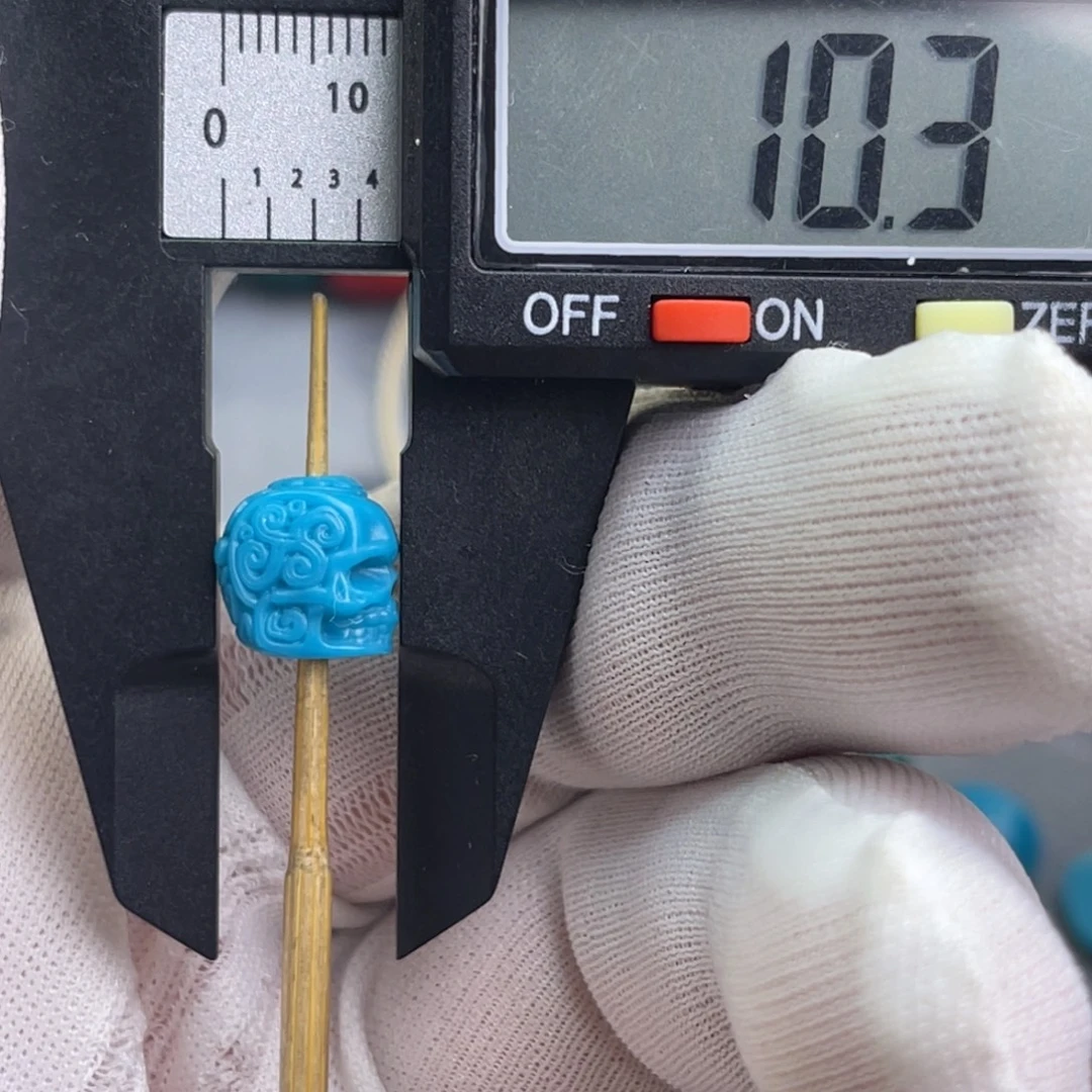 颈饰琉璃卡10雕刻蓝色骷髅一颗