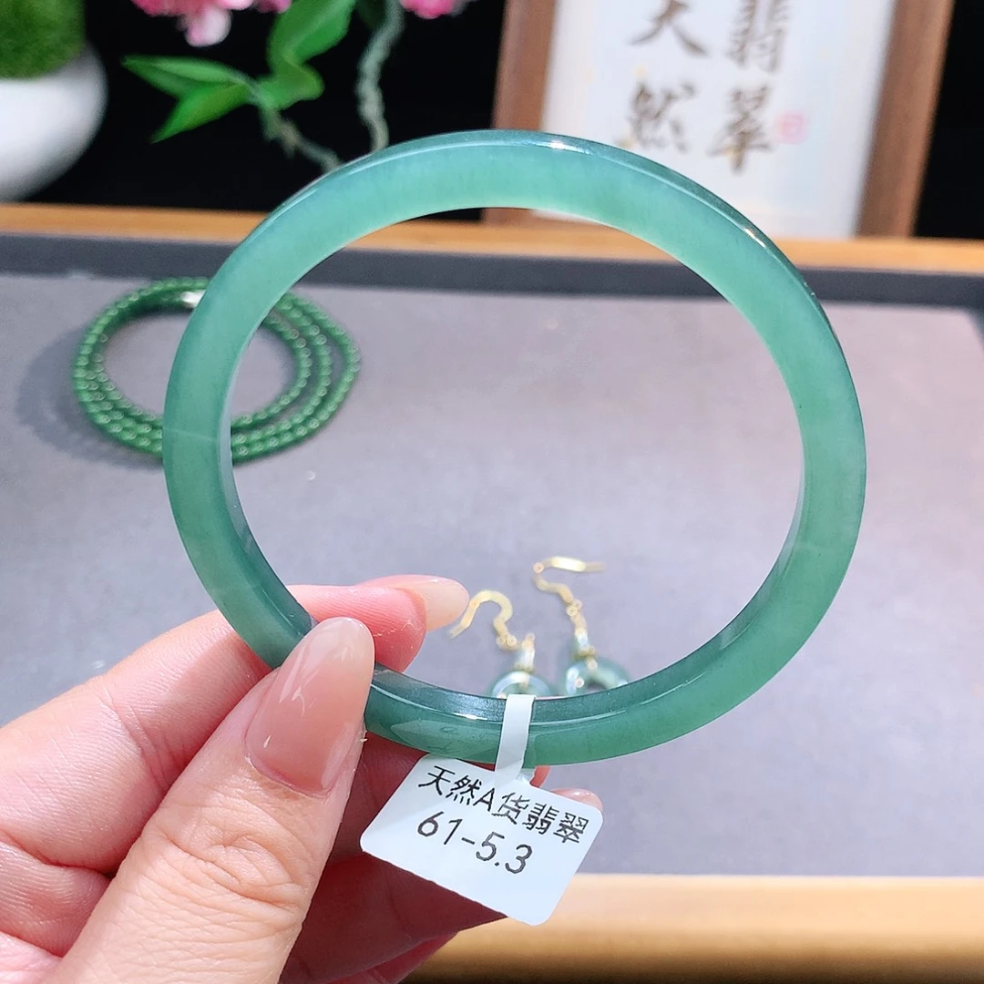 未镶嵌手镯（圆镯）翡翠