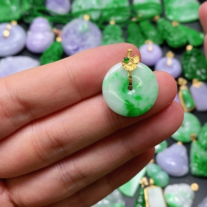 翡翠颈饰未镶嵌吊坠