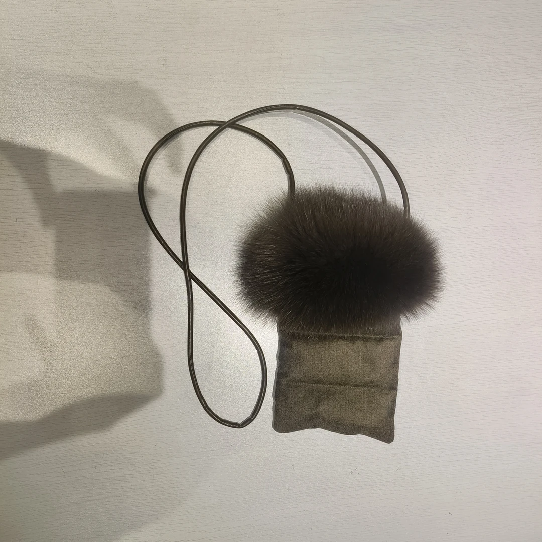 零钱包狐狸毛帽极简风斜跨包 25315